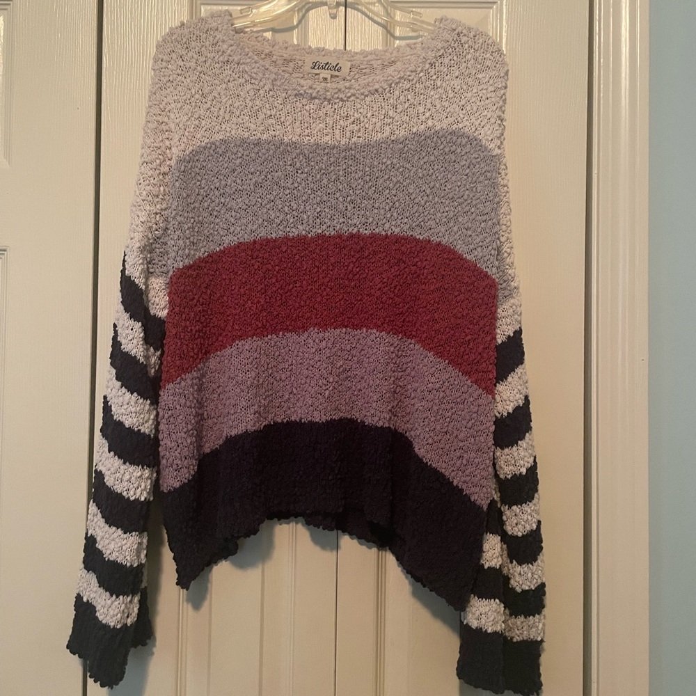 Size medium Women’s Popcorn Knit Sweater By Listicle